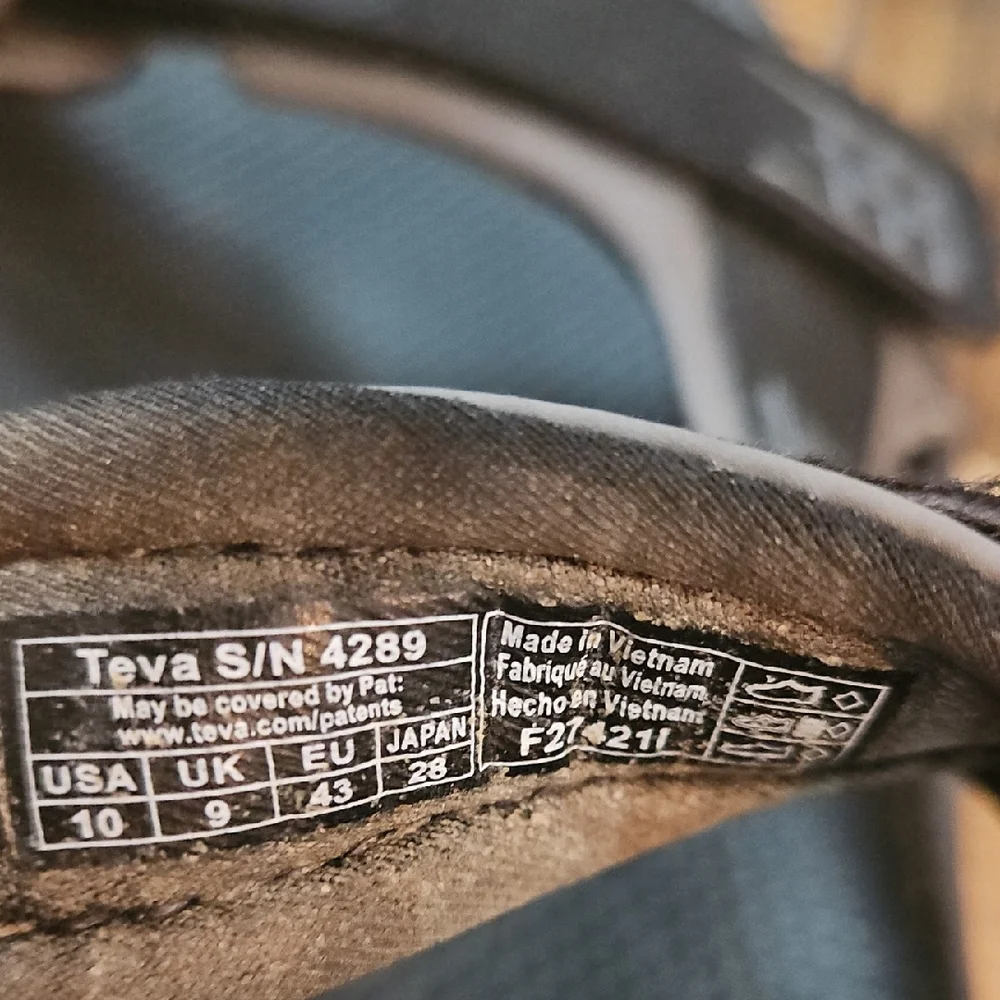 Teva‎ Men's Outdoor Black and Gray Sandals